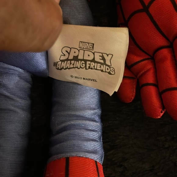 Marvel Spidey 16” Soft Plush Battery Operated Red/Blk/Blue Press Chest To Talk - Picture 9 of 9